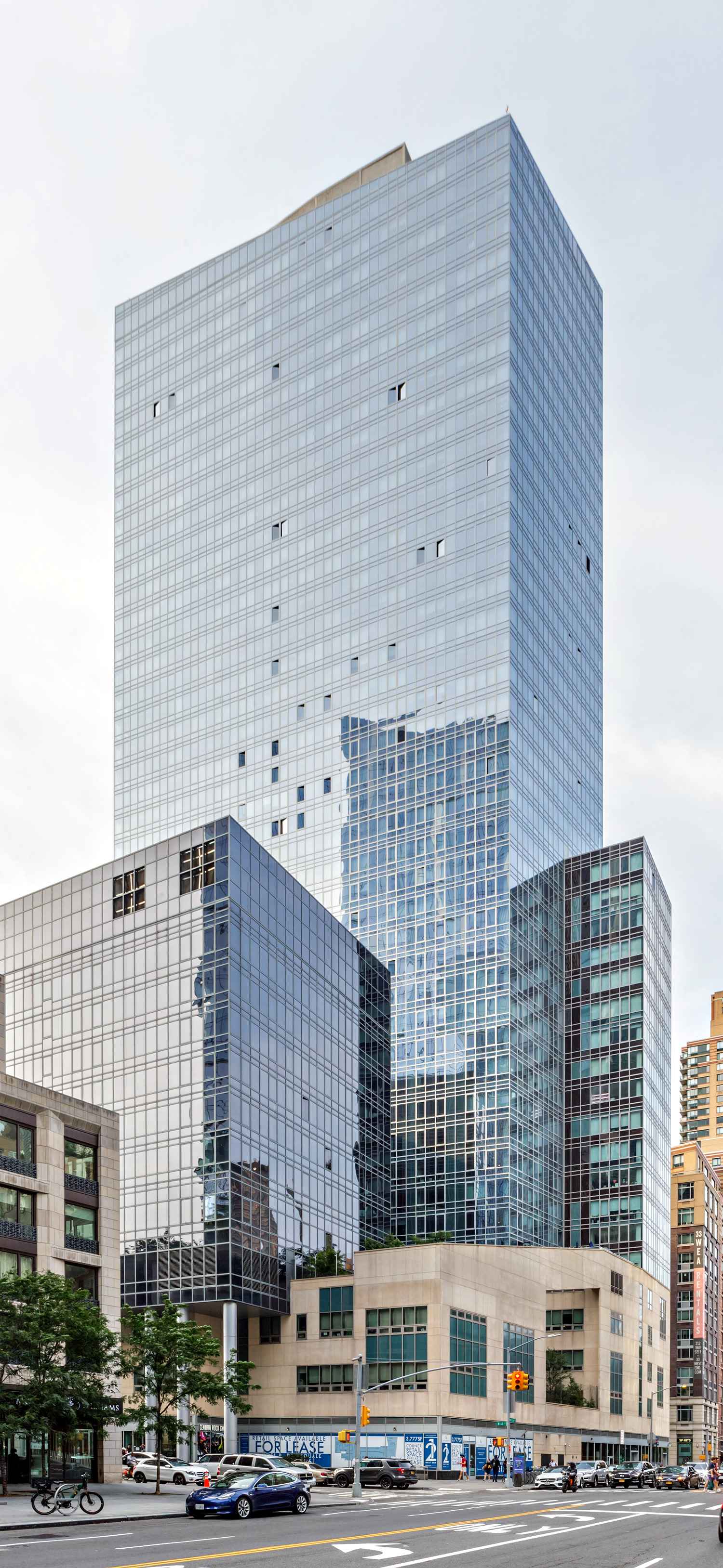 21 West End Avenue, New York City - View from the south. © Mathias Beinling